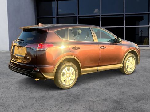 Used 2017 Toyota RAV4 LE image 7