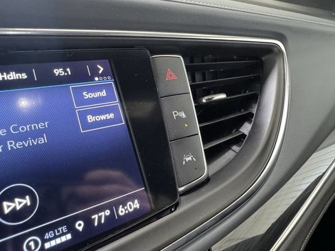 Used 2024 Buick Enclave Premium image 26