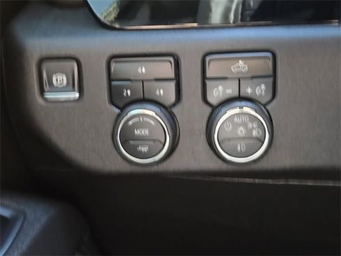 Used 2025 Chevrolet Silverado 2500 LT w/ Convenience Package image 34