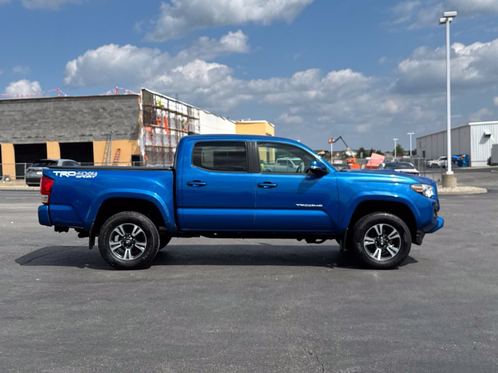 Used 2016 Toyota Tacoma TRD Sport w/ Towing Package AWD/4WD image 8