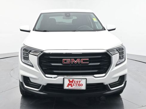 Used 2024 GMC Terrain SLE image 18