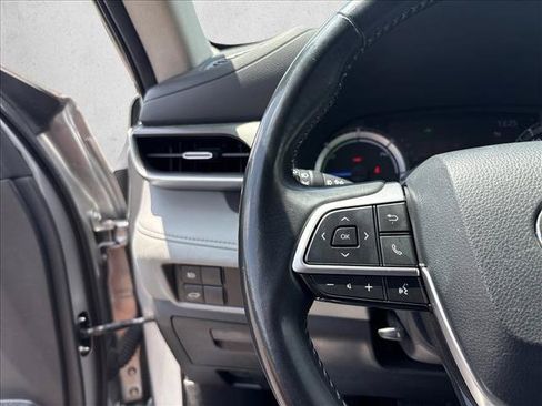 Used 2023 Toyota Highlander XLE AWD/4WD image 18