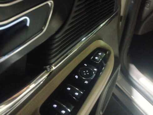 Used 2021 Lincoln Corsair AWD w/ Premium Package image 18