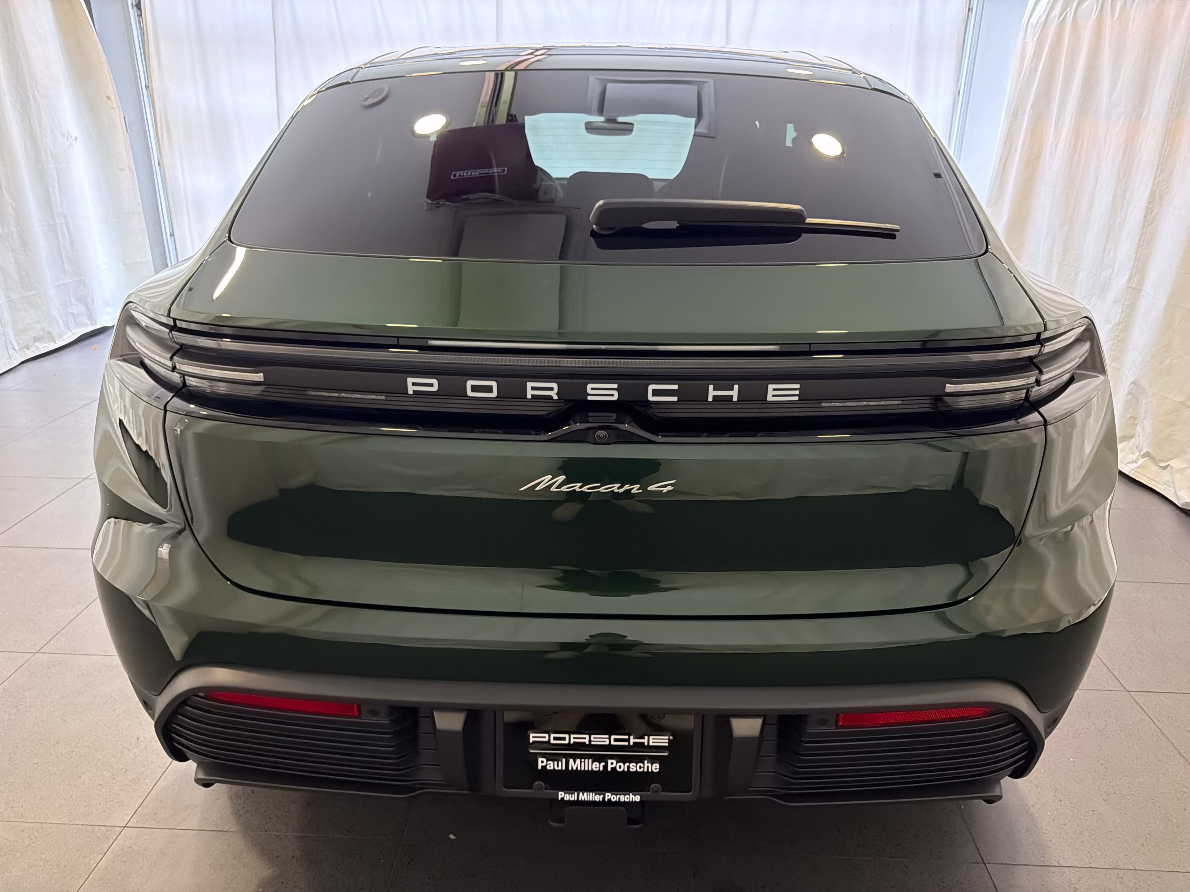 Certified 2026 Porsche Macan 4 Electric AWD/4WD image 8