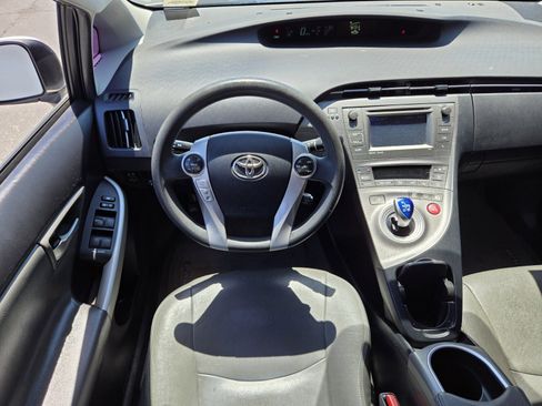 Used 2014 Toyota Prius Three image 10