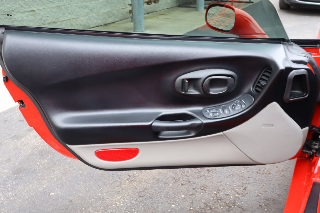 Used 2001 Chevrolet Corvette Coupe RWD image 19
