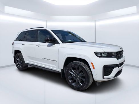 New 2026 Jeep Grand Cherokee Limited AWD/4WD image 1