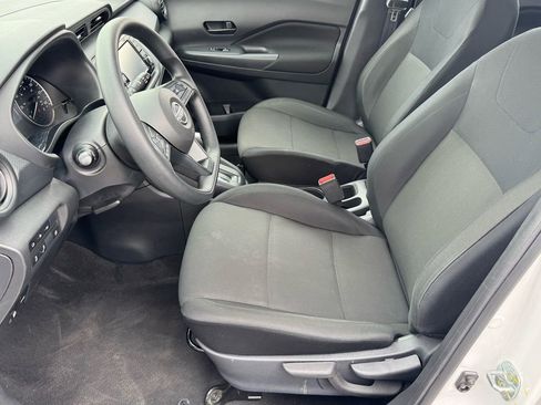 Used 2024 Nissan Kicks S FWD image 11