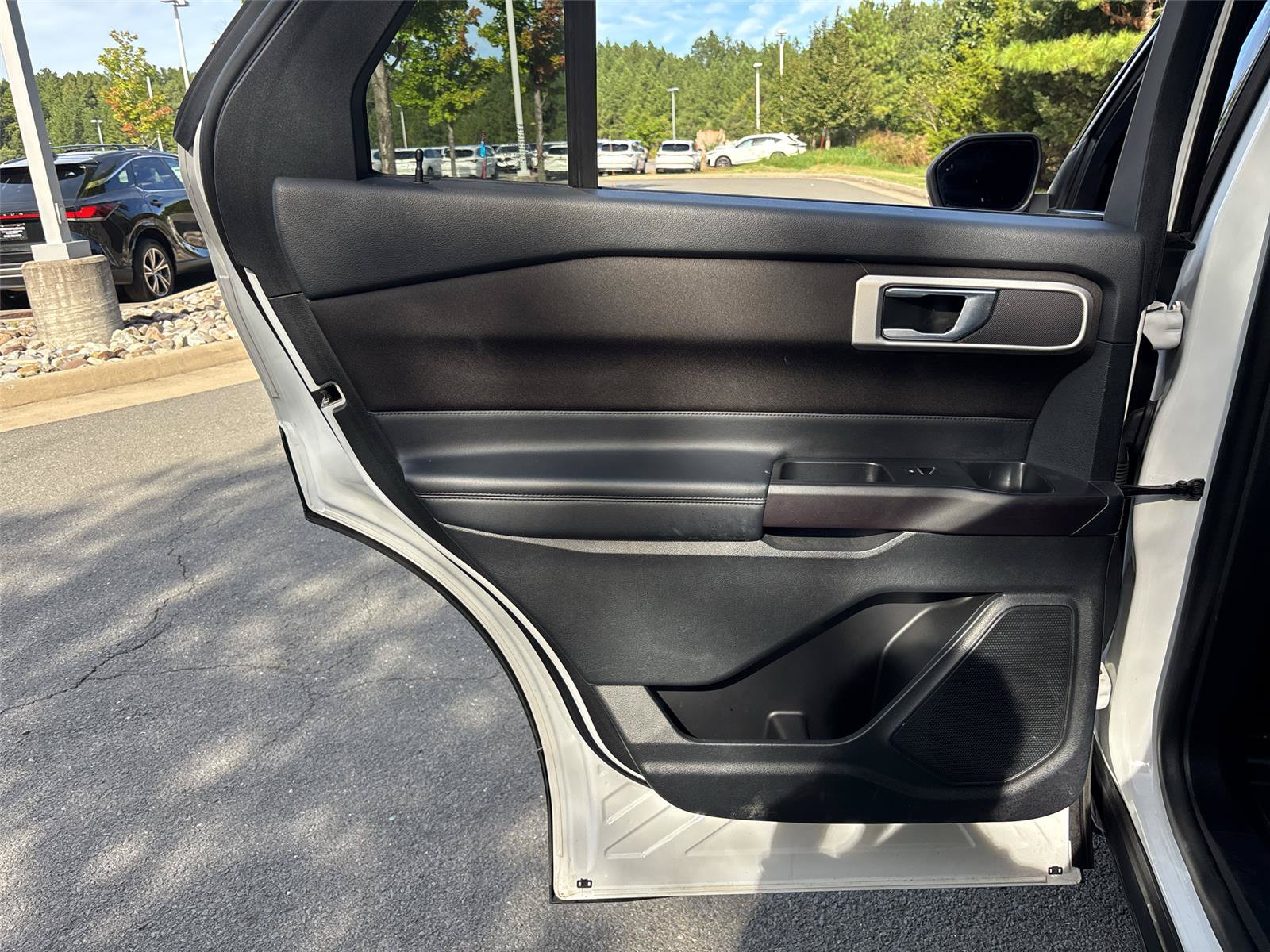Used 2020 Ford Explorer XLT w/ Comfort Package AWD/4WD image 26
