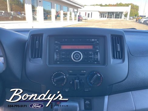 Used 2015 Nissan NV200 SV w/ Back Door Glass Package image 7