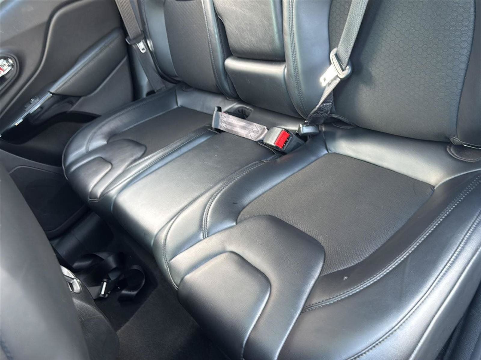 Used 2020 Jeep Cherokee Latitude Plus AWD/4WD image 14