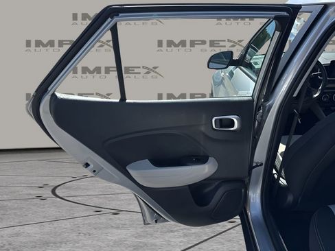 Used 2025 Hyundai Venue SEL FWD image 25