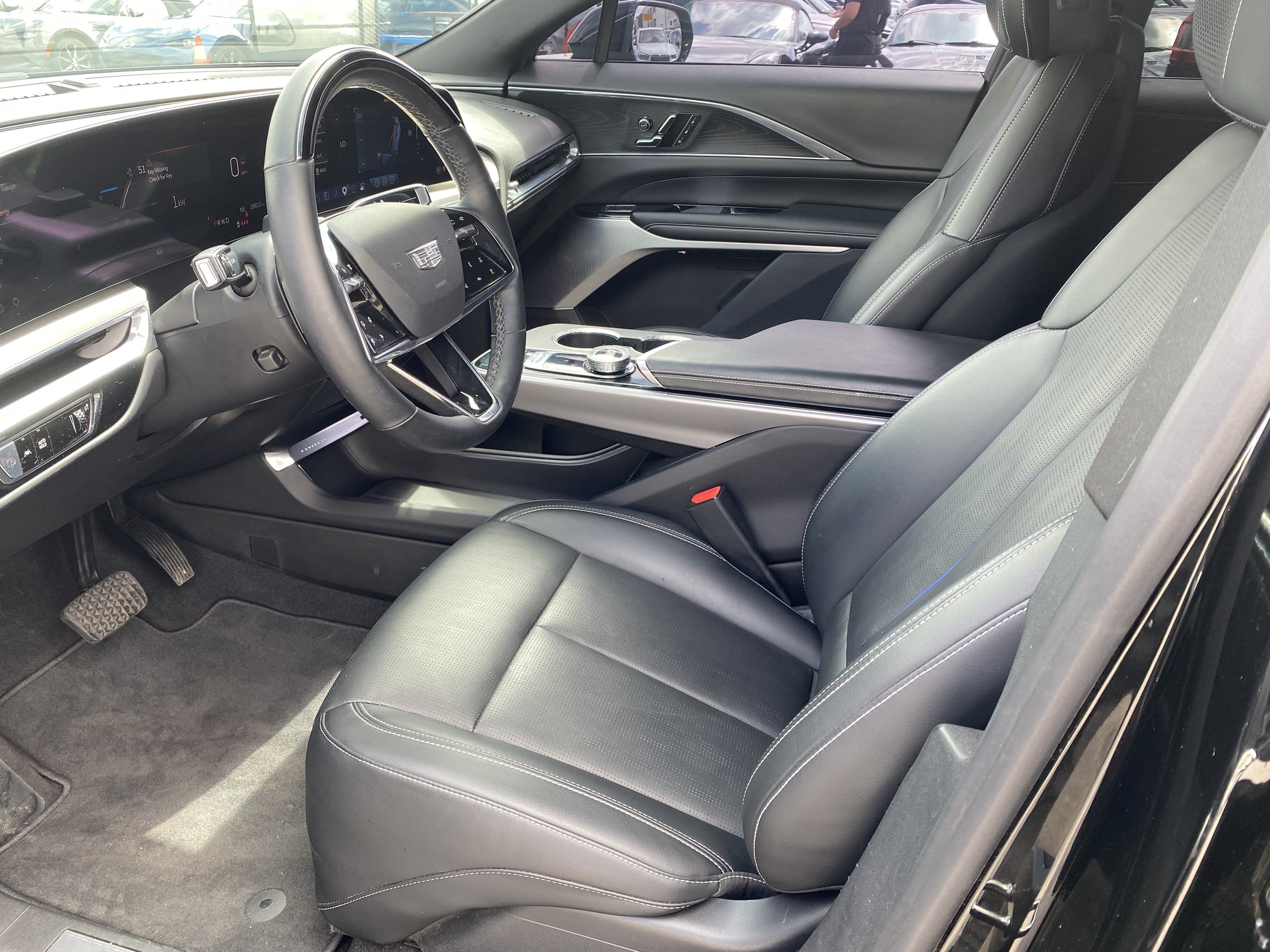 Used 2024 Cadillac Lyriq Luxury RWD image 16