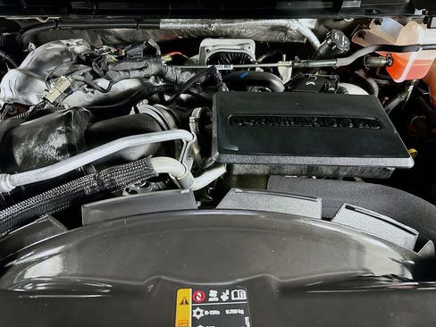 Used 2024 GMC Sierra 2500 SLT w/ SLT Premium Package image 9