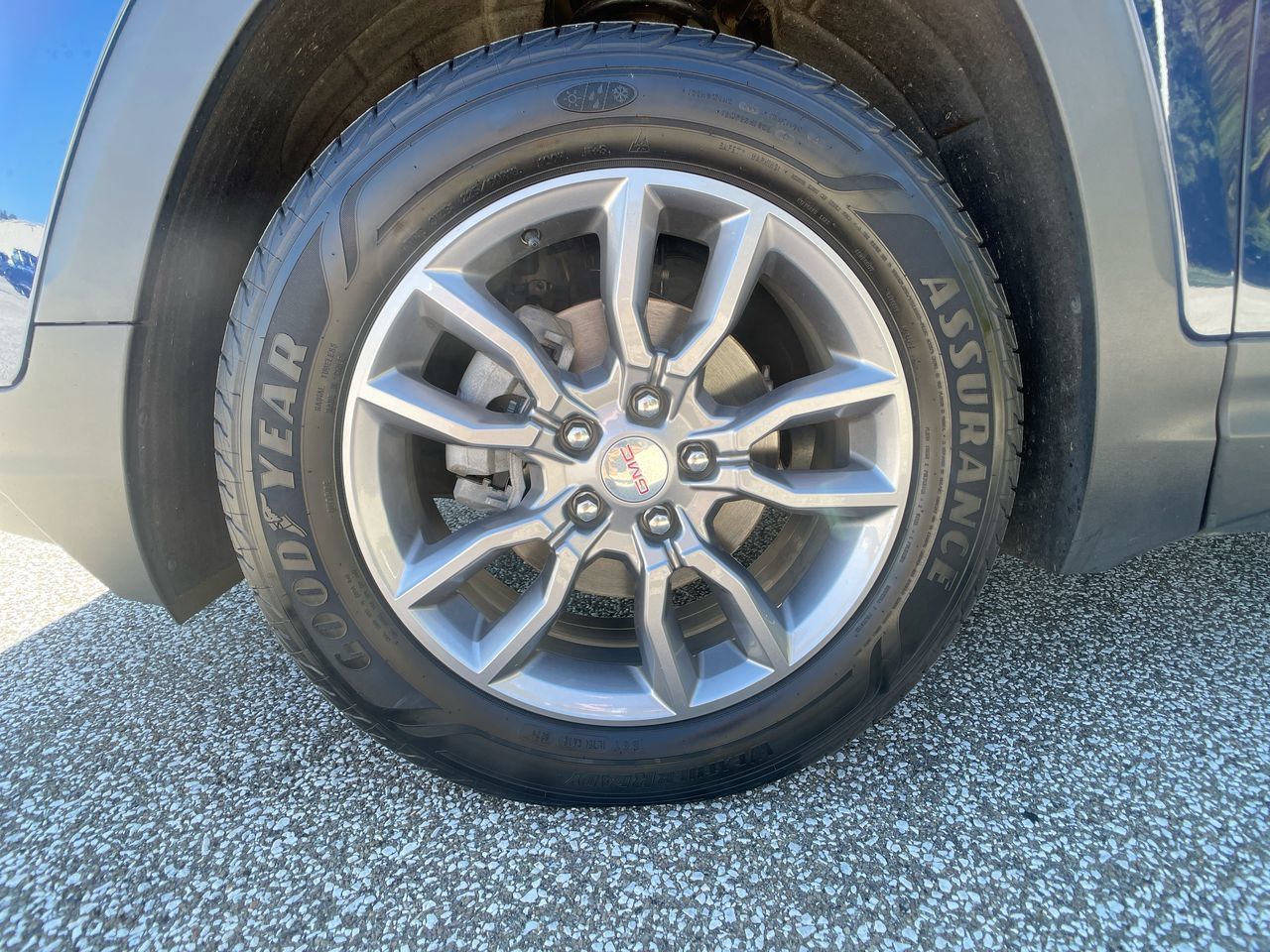 Used 2022 GMC Terrain SLT w/ Tech Package AWD/4WD image 11