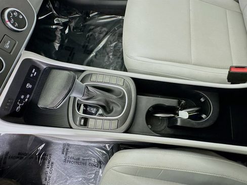 Used 2025 Hyundai Kona SE AWD/4WD image 13