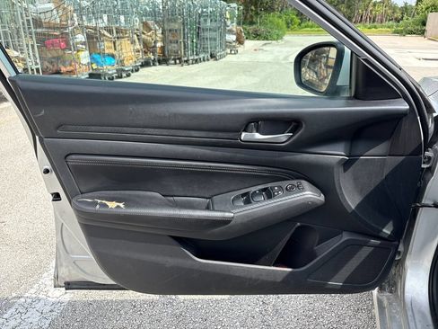 Used 2020 Nissan Altima 2.5 S FWD image 23