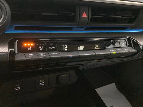 Certified 2025 Toyota Prius Limited image 27