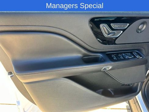 Used 2023 Lincoln Aviator Reserve AWD/4WD image 23