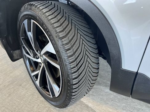 Used 2021 Volvo XC40 T5 R-Design w/ Advanced Package AWD/4WD image 32