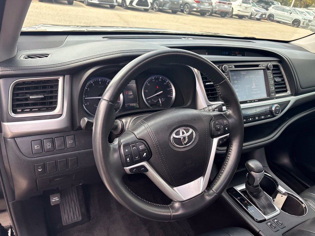 Used 2018 Toyota Highlander SE FWD image 13