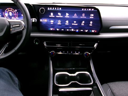 Certified 2024 Chevrolet Traverse LT w/ LPO, Floor Liner Package image 13