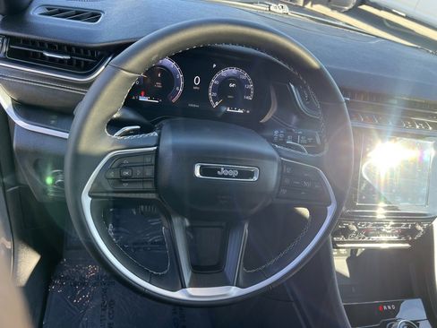 Used 2025 Jeep Grand Cherokee L Laredo w/ Luxury Tech Group I image 15