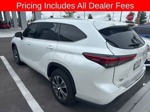 Used 2022 Toyota Highlander XLE FWD image 8