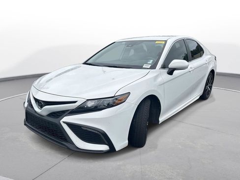 Used 2023 Toyota Camry SE FWD image 2