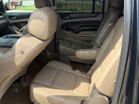 Used 2015 Chevrolet Suburban LTZ image 18