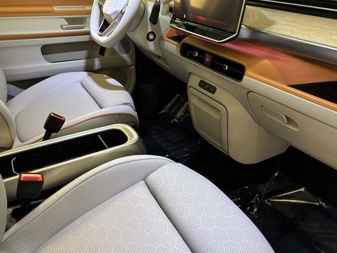 New 2025 Volkswagen ID. Buzz 1st Edition image 16