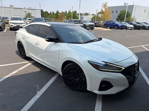 Certified 2022 Nissan Maxima SR w/ Sport Mat Group FWD image 2