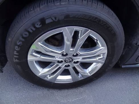 Used 2023 Toyota Sienna Platinum image 13