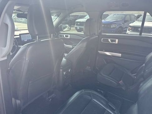 Used 2021 Ford Explorer XLT w/ Equipment Group 202A AWD/4WD image 24