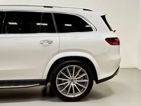 Used 2025 Mercedes-Benz GLS 580 4MATIC image 16