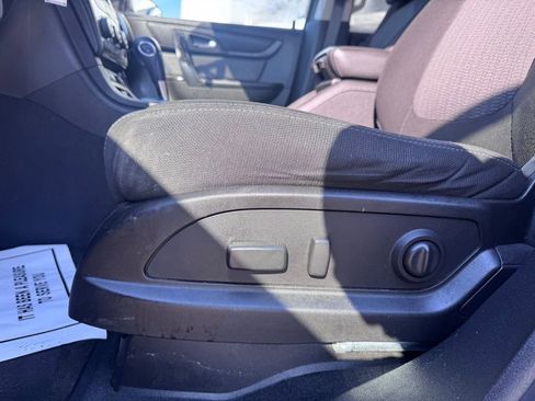 Used 2017 Chevrolet Traverse LT w/ Style and Technology Package image 13
