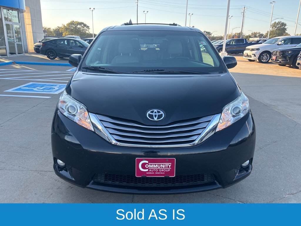 Used 2015 Toyota Sienna XLE w/ XLE Navigation Package FWD image 11