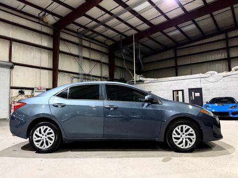 Used 2017 Toyota Corolla LE FWD image 4
