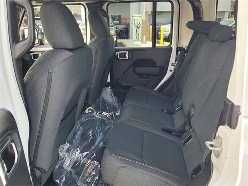 Used 2026 Jeep Gladiator Sport image 15