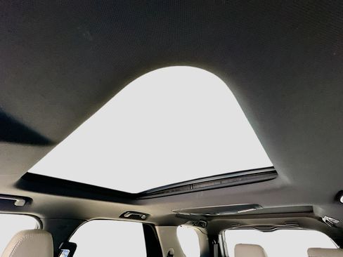 Used 2019 Land Rover Discovery HSE AWD/4WD image 23