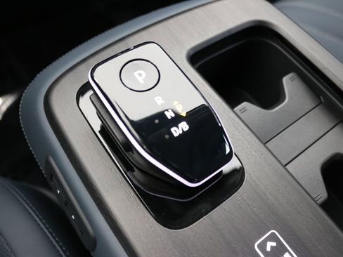 Used 2024 Nissan Ariya AWD image 57