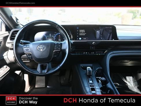 Used 2023 Toyota Crown Limited image 8