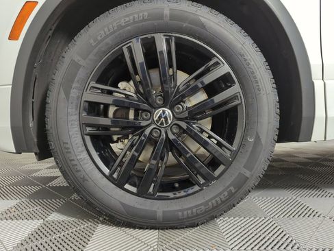 Used 2022 Volkswagen Tiguan SE R-Line image 21