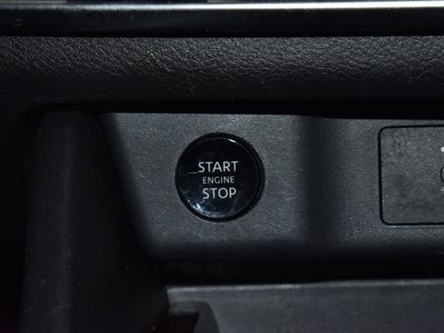 Used 2025 Nissan Rogue SV image 23