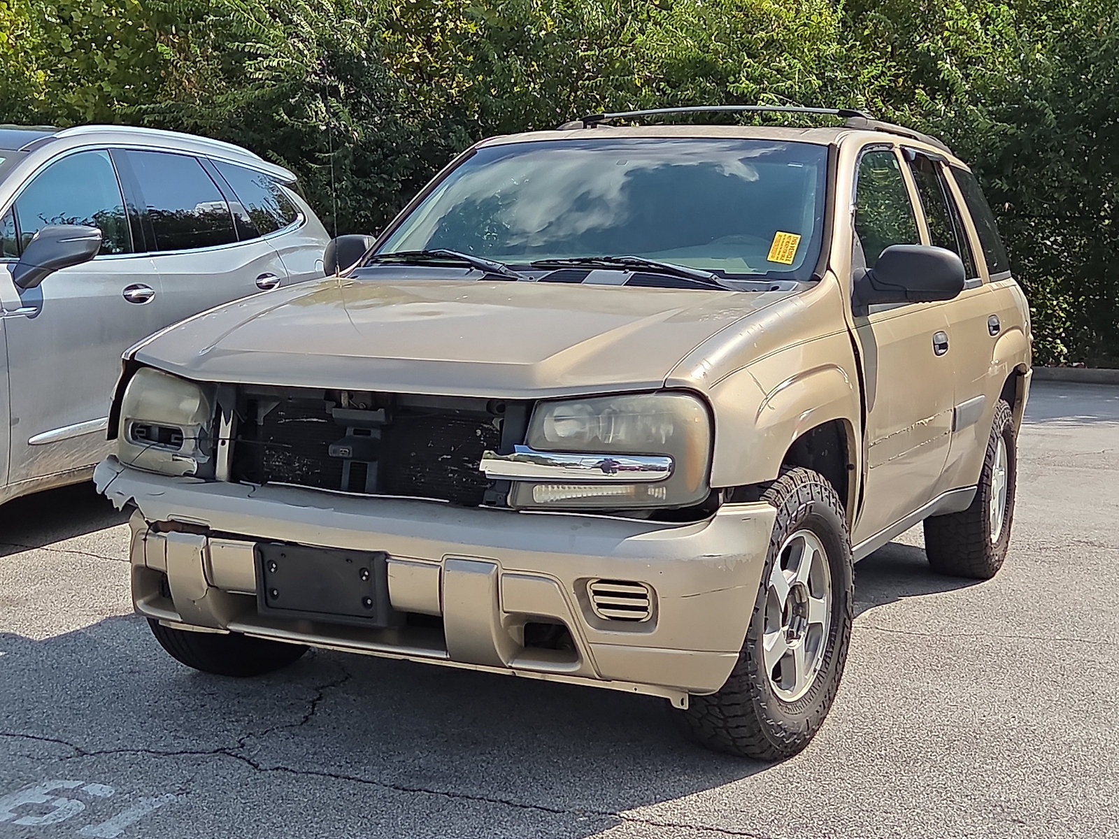 Used 2004 Chevrolet TrailBlazer LS w/ LS Preferred Equipment Group RWD image 2