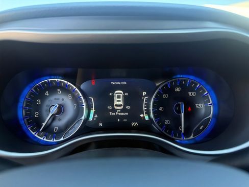 New 2026 Chrysler Pacifica Select image 30