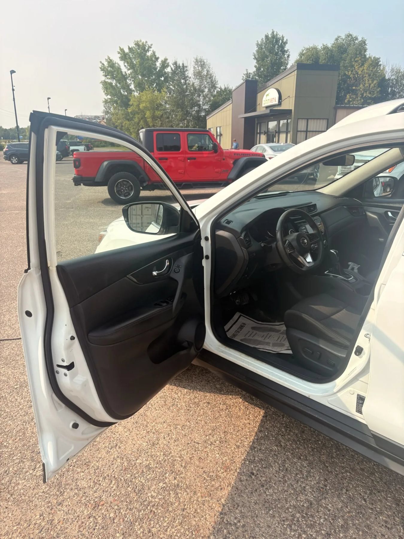 Used 2017 Nissan Rogue SV FWD image 11