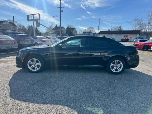 Used 2019 Chrysler 300 Touring w/ Sport Appearance Package image 23