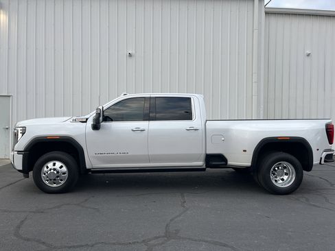 Used 2025 GMC Sierra 3500 Denali w/ Denali Reserve Package image 2