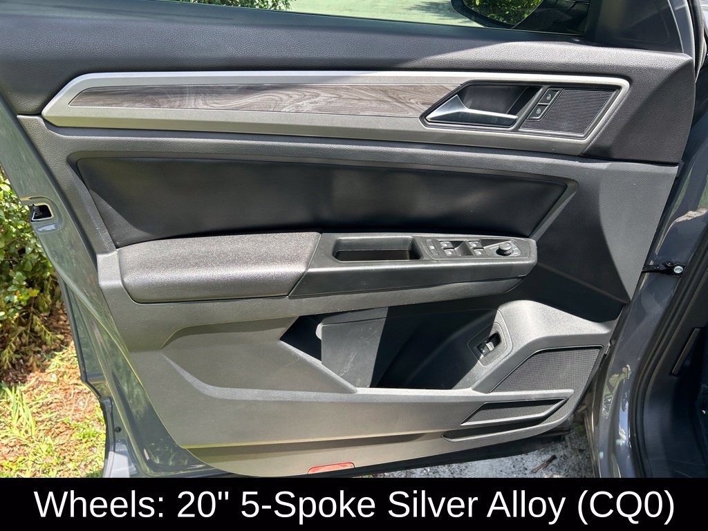 Used 2020 Volkswagen Atlas Cross Sport SE w/ Panoramic Sunroof Package FWD image 17